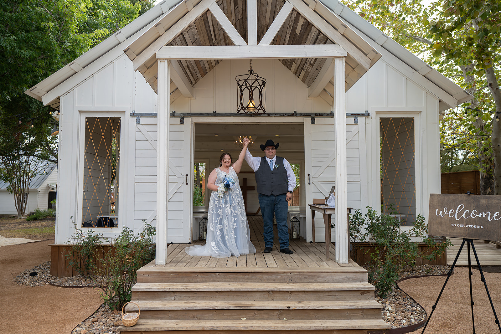 G&J at The Chapel at Gruene